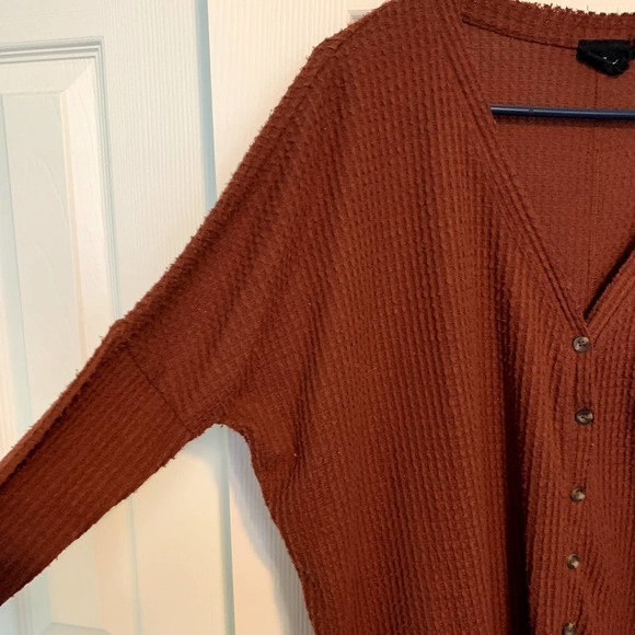 Out From Under Rust Oversized Thermal Button Front Top Women's Size Small - Picture 2 of 6